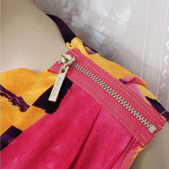 DKNY Sleeveless Zipper Stretch Top NWT Size Small - Picture 3 of 9